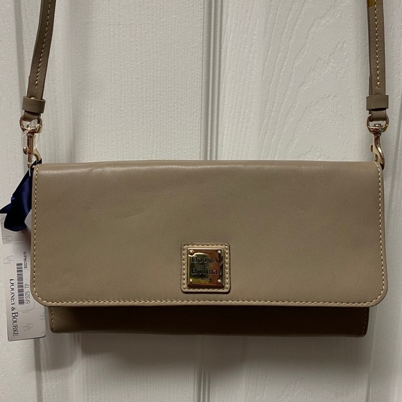 Dooney & Bourke clutch - Picture 2 of 4